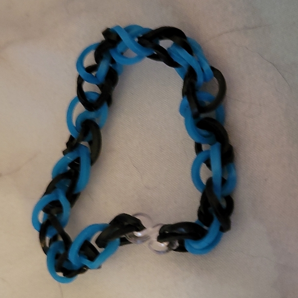 Black and blue braclett - Picture 1 of 1